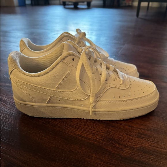 Nike Court Vision Sneakers - White like new 8.5 - Picture 1 of 4